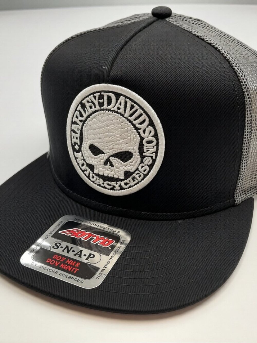 Harley‑Davidson Otto Flat Bill Trucker Mesh Snapback – Black – Embroidered Patch